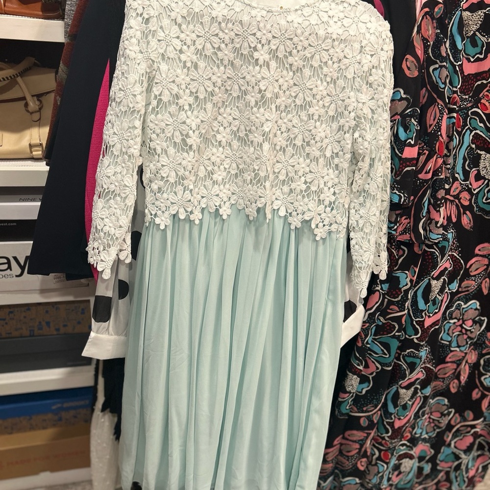 Elegant Lace Midi Dress - White and Mint